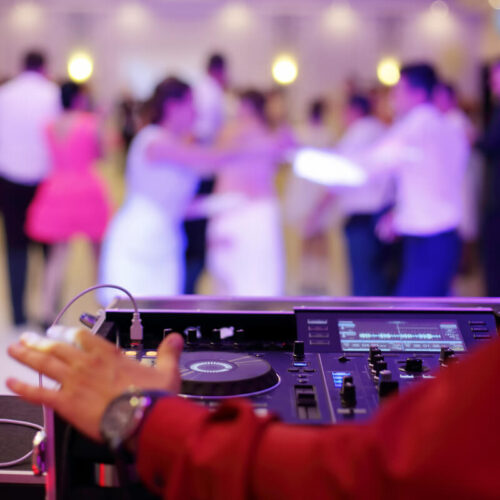 skal-der-vaere-musik-til-bryllupsfesten