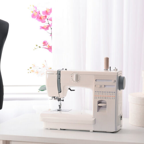 saadan-reparerer-du-din-symaskine