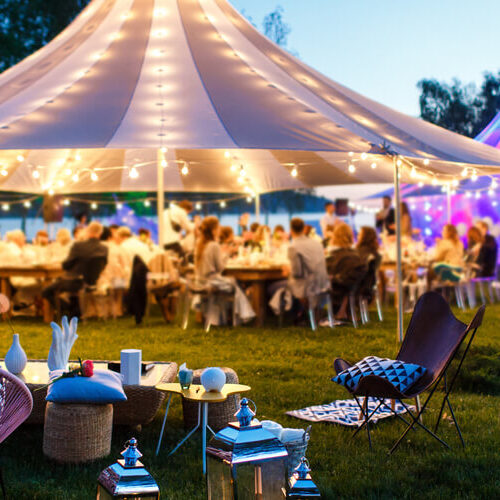 derfor-skal-du-leje-et-telt-til-havefesten