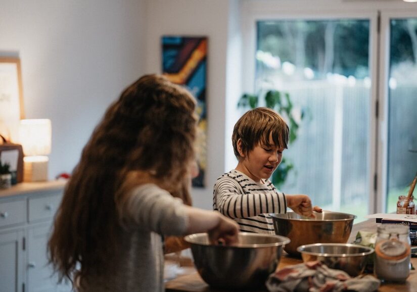 hygge-med-familien-lav-dit-eget-juleslik-og-julekonfekt