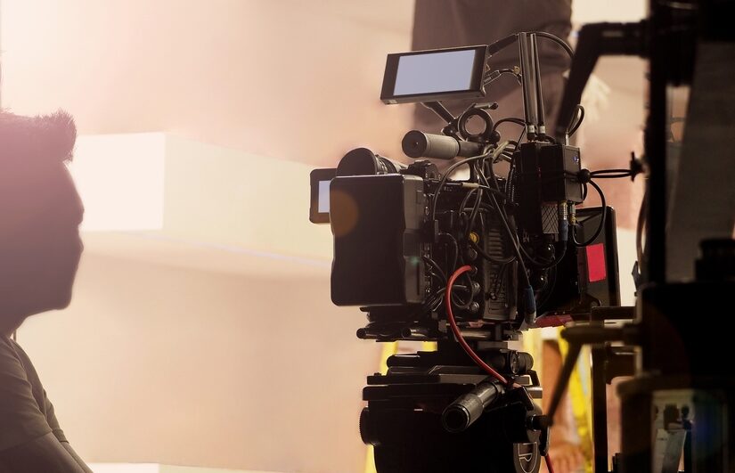 lys-kamera-magi-saadan-skaber-du-staerke-fortaellinger-med-professionel-videoproduktion