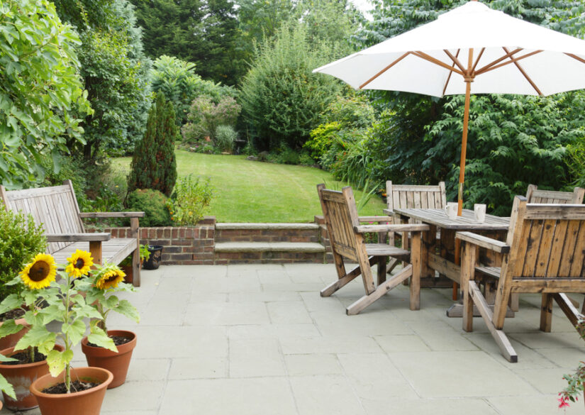 saadan-vaelger-du-den-rigtige-parasol-til-haven