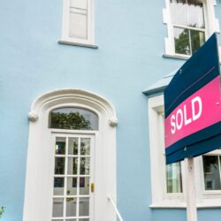 planlaegger-du-goer-det-selv-projekter-i-dit-nye-hjem-saa-er-det-en-god-ide-at-tage-en-boligadvokat-med-fra-start